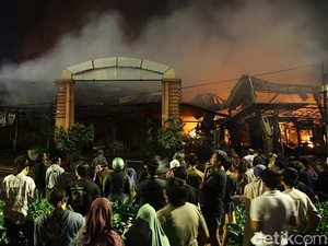 Damkar Sebut Tak Ada Korban Jiwa Kebakaran Pasar Taman Puring