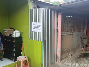 Viral Siswi SD Semarang Sekolah Lewat Sungai karena Akses Rumah Ditutup
