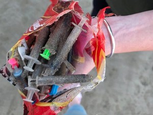 Viral Sampah Jarum Suntik Terdampar di Pantai Legian Bali