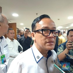 Sebut Permendag No 8/2024 Picu PHK Massal, Wamenaker Ngaku Dipelototi