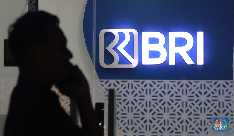 Warga melakukan transaksi di Anjungan Tunai Mandiri (ATM), Jakarta. Warga melakukan transaksi di Anjungan Tunai Mandiri (ATM), Jakarta, Senin (28/7/2025). (CNBC Indonesia/Muhhamd Sabki)