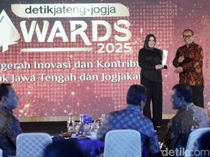 Bupati Pekalongan Raih Penghargaan Akselerator Peduli Layanan Kesehatan