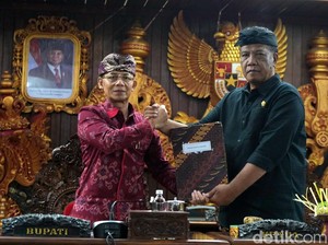 RPJMD Klungkung 2025-2029 Disahkan, Bupati Terima Banyak Masukan