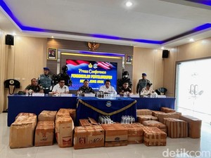 2.000 Botol Arak Ilegal Gagal Diselundupkan via Pelabuhan Ketapang
