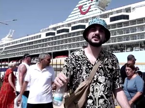 Video Kapal Pesiar Israel Berlabuh di Yunani, Warga Pro-Palestina Protes