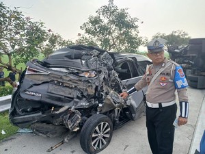 Truk Muat Elpiji Tabrak Avanza di Tol Jombang, 1 Luka Berat