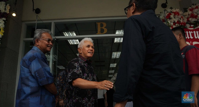 Menteri Keuangan Sri Mulyani di Rumah Duka Sentosa tempat mantan Menteri Koordinator Bidang Perekonomian, Kwik Kian Gie disemayamkan, RSPAD Gatot Subroto, Jakarta Pusat, Selasa (29/7/2025). (CNBC Indonesia/Muhammad Sabki) Menteri Keuangan Sri Mulyani di Rumah Duka Sentosa tempat mantan Menteri Koordinator Bidang Perekonomian, Kwik Kian Gie disemayamkan, RSPAD Gatot Subroto, Jakarta Pusat, Selasa (29/7/2025). (CNBC Indonesia/Muhammad Sabki)