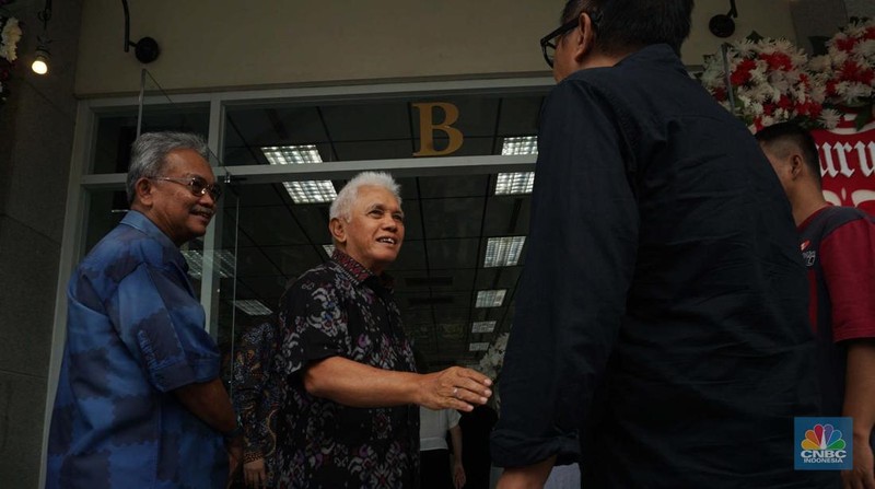 Menteri Keuangan Sri Mulyani di Rumah Duka Sentosa tempat mantan Menteri Koordinator Bidang Perekonomian, Kwik Kian Gie disemayamkan, RSPAD Gatot Subroto, Jakarta Pusat, Selasa (29/7/2025). (CNBC Indonesia/Muhammad Sabki)