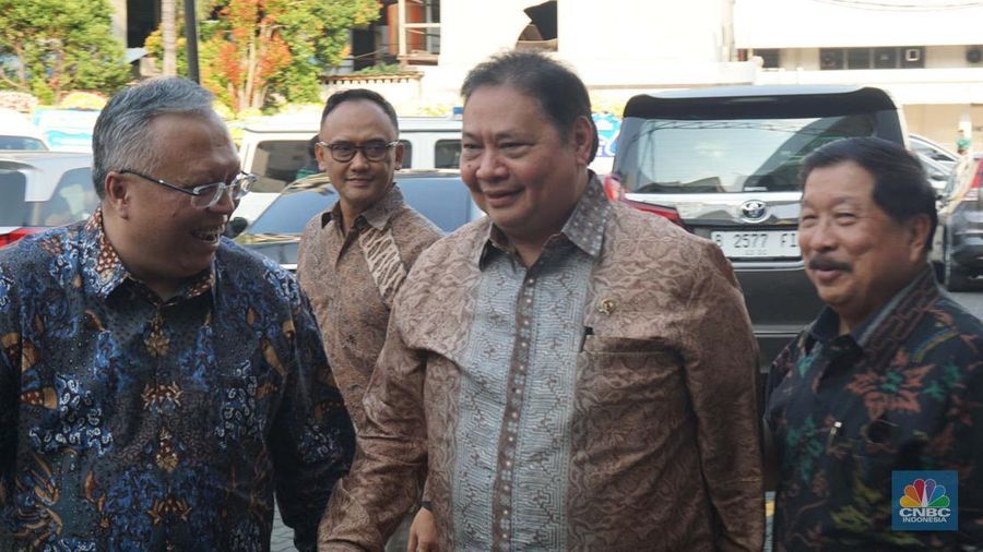 Menteri Keuangan Sri Mulyani di Rumah Duka Sentosa tempat mantan Menteri Koordinator Bidang Perekonomian, Kwik Kian Gie disemayamkan, RSPAD Gatot Subroto, Jakarta Pusat, Selasa (29/7/2025). (CNBC Indonesia/Muhammad Sabki)