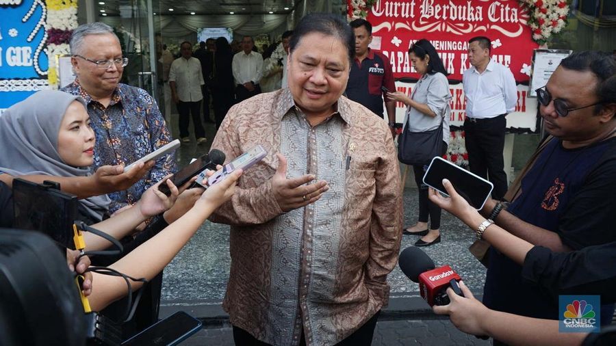 Menteri Keuangan Sri Mulyani di Rumah Duka Sentosa tempat mantan Menteri Koordinator Bidang Perekonomian, Kwik Kian Gie disemayamkan, RSPAD Gatot Subroto, Jakarta Pusat, Selasa (29/7/2025). (CNBC Indonesia/Muhammad Sabki)