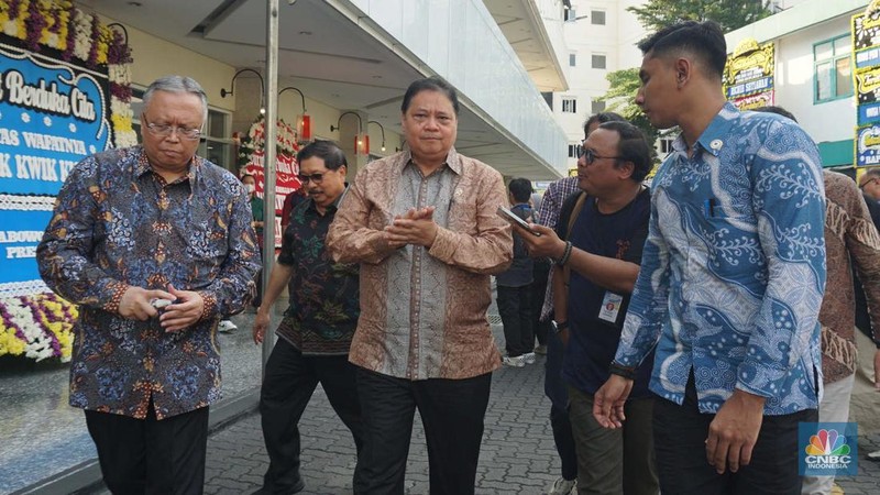 Menteri Keuangan Sri Mulyani di Rumah Duka Sentosa tempat mantan Menteri Koordinator Bidang Perekonomian, Kwik Kian Gie disemayamkan, RSPAD Gatot Subroto, Jakarta Pusat, Selasa (29/7/2025). (CNBC Indonesia/Muhammad Sabki)