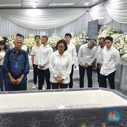 Potret Sederet Tokoh & Pejabat Melayat ke Rumah Duka Kwik Kian Gie