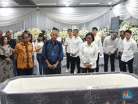 Potret Sederet Tokoh & Pejabat Melayat ke Rumah Duka Kwik Kian Gie