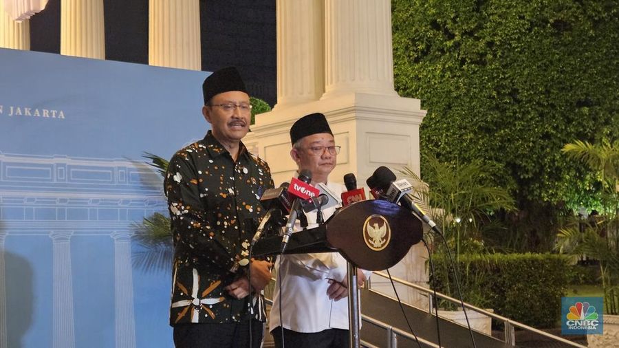 Menteri Sosial Saifullah Yusuf (Gus Ipul) di kompleks Istana Kepresidenan, Jakarta, Selasa (29/7/2025). (CNBC Indonesia/Emir)