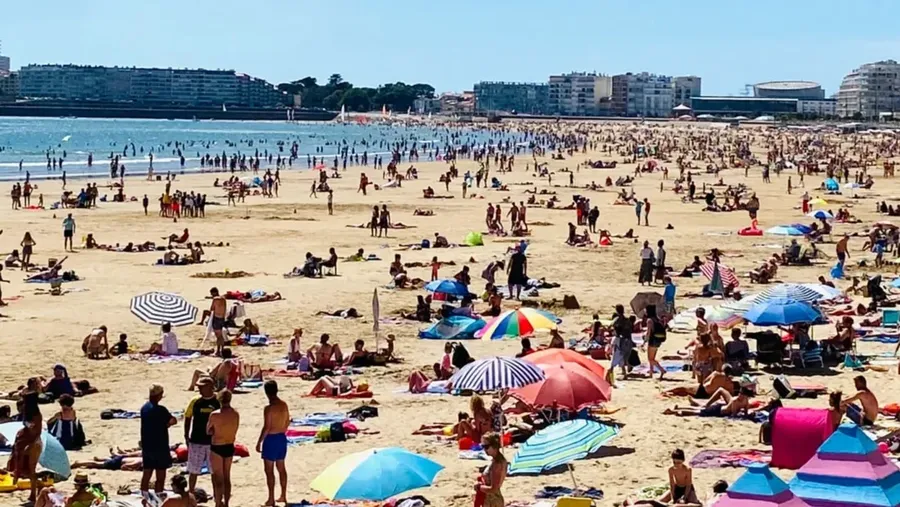 Pantai di Les Sables d’Olonne (Dok lepredolonne.com)