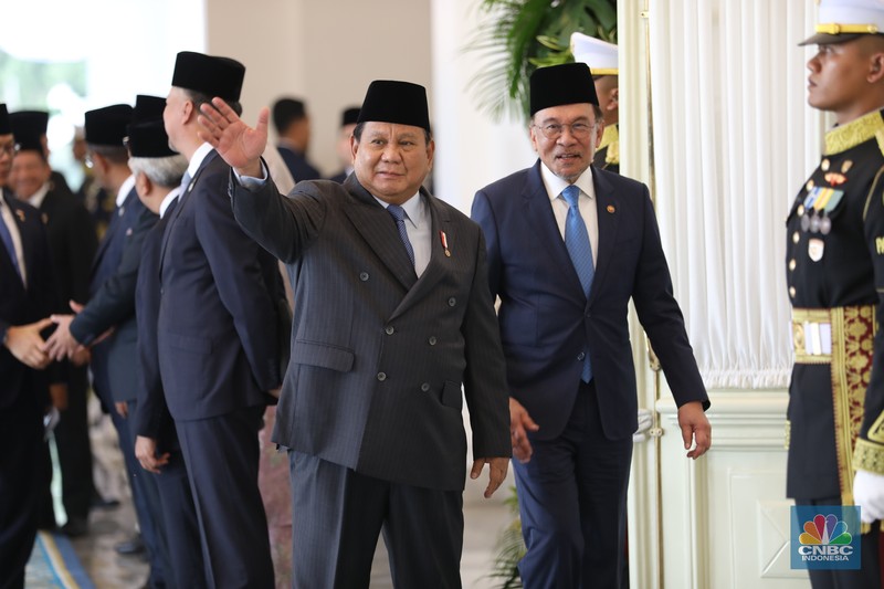 Presiden Prabowo Subianto menerima kunjungan Perdana Menteri (PM) Malaysia Anwar Ibrahim di Istana Merdeka, Jakarta, Selasa (29/7/2025). Presiden Prabowo Subianto menerima kunjungan Perdana Menteri (PM) Malaysia Anwar Ibrahim di Istana Merdeka, Jakarta, Selasa (29/7/2025). (CNBC Indonesia/Tri Susilo)
