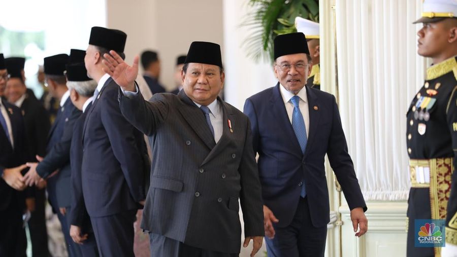 Presiden Prabowo Subianto menerima kunjungan Perdana Menteri (PM) Malaysia Anwar Ibrahim di Istana Merdeka, Jakarta, Selasa (29/7/2025). (CNBC Indonesia/Tri Susilo)