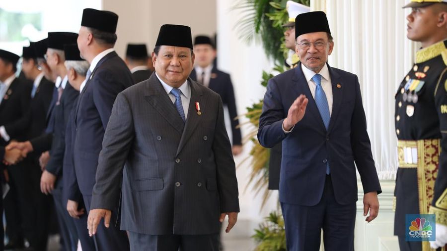 Presiden Prabowo Subianto menerima kunjungan Perdana Menteri (PM) Malaysia Anwar Ibrahim di Istana Merdeka, Jakarta, Selasa (29/7/2025). (CNBC Indonesia/Tri Susilo)
