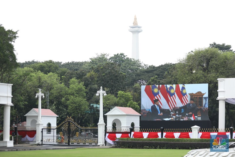Presiden Prabowo Subianto menerima kunjungan Perdana Menteri (PM) Malaysia Anwar Ibrahim di Istana Merdeka, Jakarta, Selasa (29/7/2025). Presiden Prabowo Subianto menerima kunjungan Perdana Menteri (PM) Malaysia Anwar Ibrahim di Istana Merdeka, Jakarta, Selasa (29/7/2025). (CNBC Indonesia/Tri Susilo)