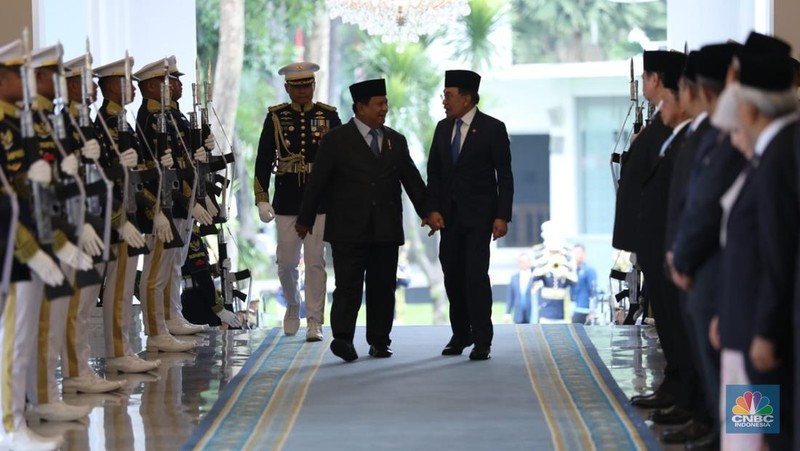 Presiden Prabowo Subianto menerima kunjungan Perdana Menteri (PM) Malaysia Anwar Ibrahim di Istana Merdeka, Jakarta, Selasa (29/7/2025). (CNBC Indonesia/Tri Susilo)