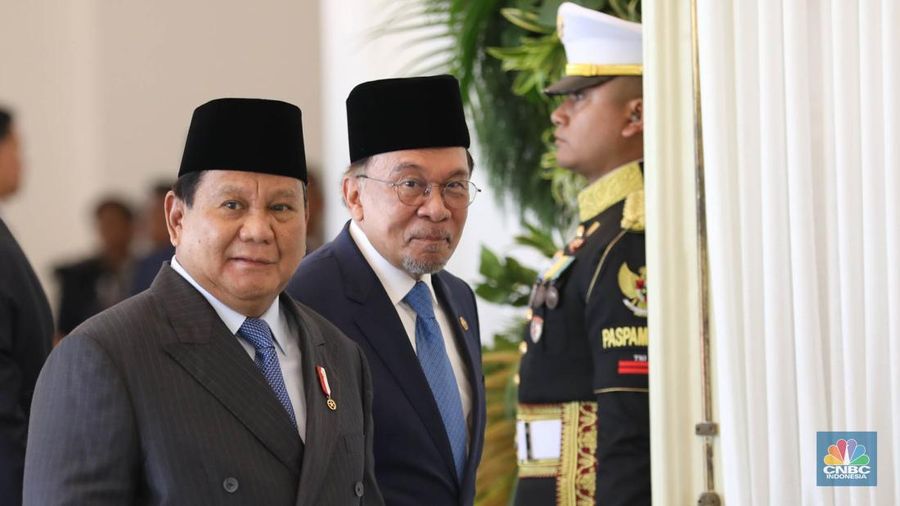 Presiden Prabowo Subianto menerima kunjungan Perdana Menteri (PM) Malaysia Anwar Ibrahim di Istana Merdeka, Jakarta, Selasa (29/7/2025). (CNBC Indonesia/Tri Susilo)