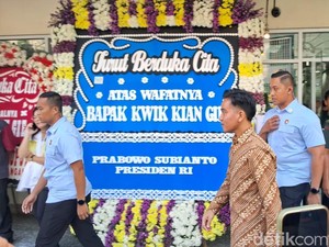 Video: Momen Gibran Melayat ke Rumah Duka Kwik Kian Gie