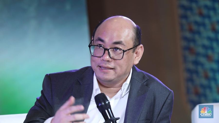 Co-Founder & CEO Pagatan Usaha Makmur, Rio Christiawan menyampaikan paparan dalam acara Merdeka Polusi di 25Hours Hotel, Jakarta, Rabu (30/7/2025). (CNCB Indonesia/Tri Susilo)