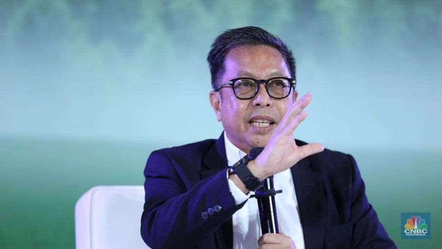 Deputi Bidang Pengendalian Pencemaran dan Kerusakan Lingkungan, Kementerian Lingkungan Hidup / Badan Pengendalian Lingkungan Hidup Republik Indonesia, Rasio Ridho Sani menyampaikan paparan dalam acara Merdeka Polusi di 25Hours Hotel, Jakarta, Rabu (30/7/2025). (CNCB Indonesia/Tri Susilo)