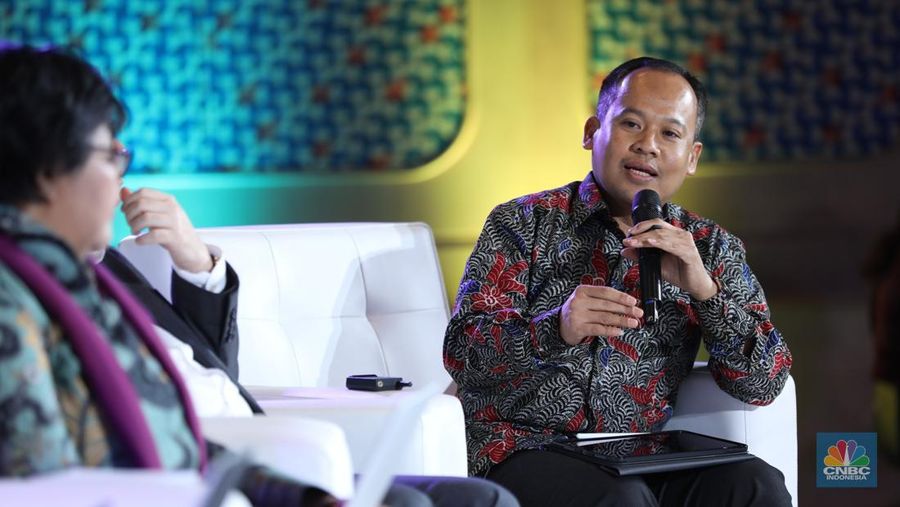 Direktur dan Chief Sustainability and Corporate Affairs Office, Budiawansyah menyampaikan paparan dalam acara Merdeka Polusi di 25Hours Hotel, Jakarta, Rabu (30/7/2025). (CNCB Indonesia/Tri Susilo)