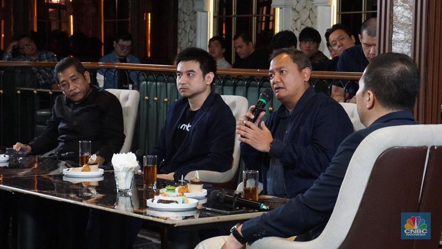 Direktur Utama CFX, Subani menyampaikan paparan dalam Coffee Morning with Mobee di Jakarta, Rabu (30/7/2025). (CNBC Indonesia/Muhammad Sabki)