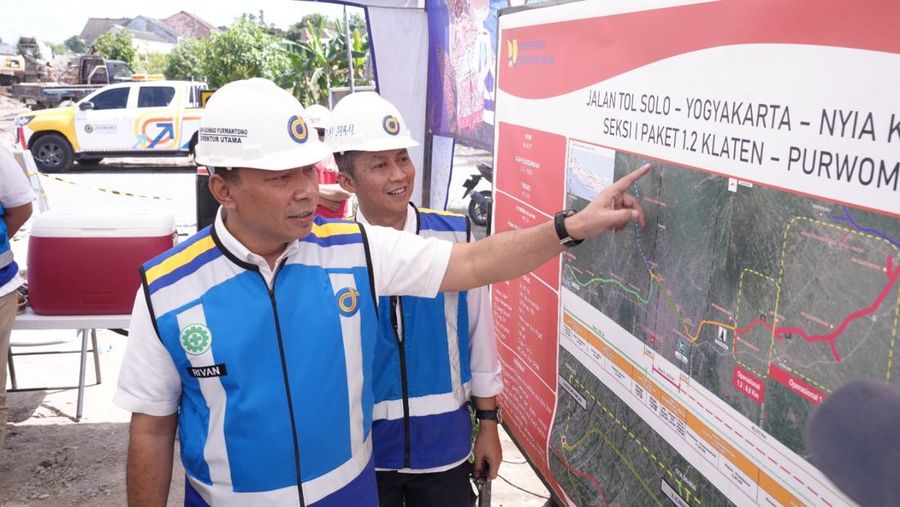 Direktur Utama Jasa Marga, Rivan Achmad Purwantono mengecek Jalan Tol Solo-Yogyakarta-NYIA Kulonprogo (Jogja-Solo). (Dok. Jasa Marga)