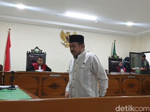 Sidang Tuntuan Eks Kepala Perpus UIN Makassar Andi Ibrahim Kembali Ditunda
