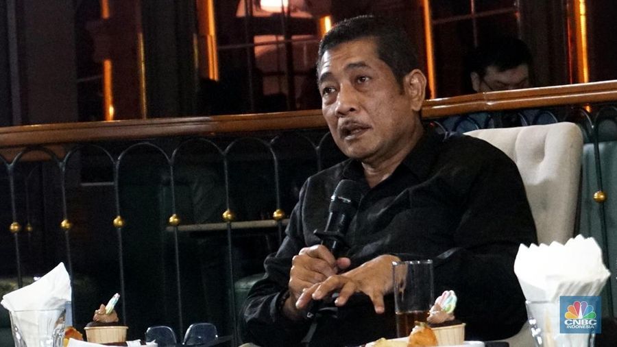 Kepala Departemen Inovasi Teknologi Sektor Keuangan, Aset Keuangan Digital dan Aset Kripto, Dino Milano Siregar menyampaikan paparan dalam Coffee Morning with Mobee di Jakarta, Rabu (30/7/2025). (CNBC Indonesia/Muhammad Sabki)
