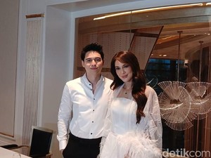 Mesin Kopi Jadi Suvenir Resepsi Luna Maya dan Maxime Bouttier