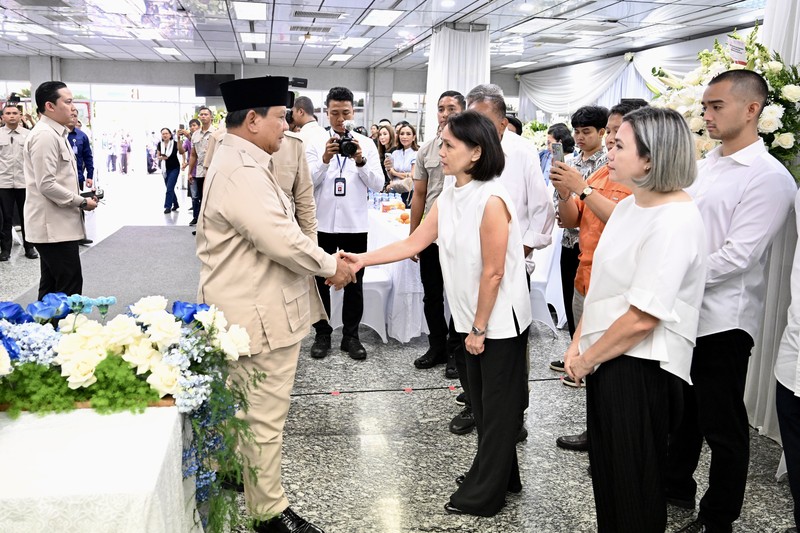 Presiden Prabowo Subianto melayat mendiang Kwik Kian Gie di Rumah Duka Sentosa, RSPAD Gatot Soebroto, Jakarta, Rabu (30/7/2025). (Cahyo - Biro Pers Sekretariat Presiden) Presiden Prabowo Subianto melayat mendiang Kwik Kian Gie di Rumah Duka Sentosa, RSPAD Gatot Soebroto, Jakarta, Rabu (30/7/2025). (Cahyo - Biro Pers Sekretariat Presiden)