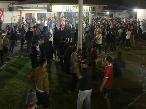 Warga Geruduk Polsek Natar, Desak Polisi Cari Pemuda Hilang Usai Tagih Utang