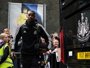 Tinggalkan Newcastle, Isak Malah Latihan di Markas Real Sociedad