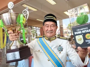 Bikin Durian Black Thorn Populer, Petani Ini Dapat Gelar Kehormatan Datuk