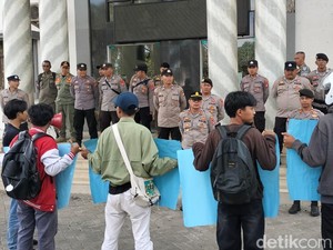 Mahasiswa Demo Kantor Bupati Pandeglang, Kritik MoU Tampung Sampah Tangsel