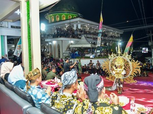 Meriahnya Festival Sego Muduk dan Sendangagung Batik Carnival 2025