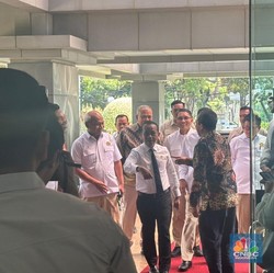Tuntaskan Listrik di 5.700 Desa, Bahlil Minta Tambahan Anggaran?