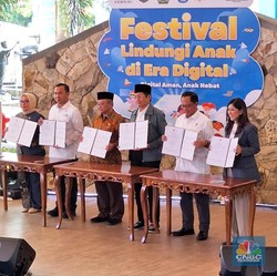 Menteri Agama Angkat HP, Ini Iblis atau Malaikat?