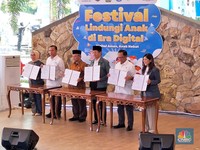 Menteri Agama Angkat HP, Ini Iblis atau Malaikat?
