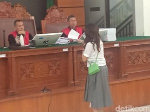 Video: Momen Alot JPU Bujuk Nikita Mirzani Kembali ke Rutan