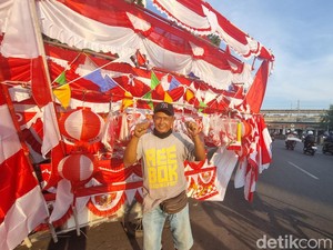 Cerita Pedagang Bendera di Matraman Jaktim Pernah Dapat Order 100 Meter