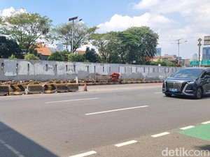 Separator TransJ Koridor 9 Kerap Ditabrak Truk, Dishub DKI Ungkap Pemicunya