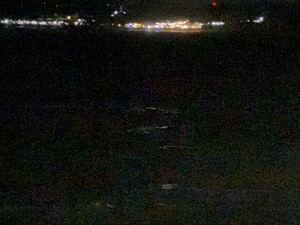 Melihat Lebih Dekat Viral Cahaya Hijau di Laut Suramadu Saat Malam