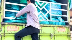 Polisi Gagalkan Penyelundupan 55 Ball Press Baju Bekas ke Balikpapan