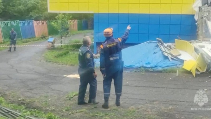 Sebuah taman kanak-kanak yang rusak akibat gempa bumi terlihat di Petropavlovsk-Kamchatsky, Kamchatka Krai, Rusia, 30 Juli 2025. (Administration of the Governor of Kamchatka Krai/Handout via REUTERS)