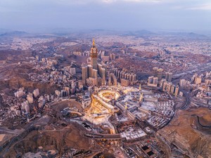 Saudi Rilis Aplikasi Bantu Jemaah Keliling Makkah Anti-Nyasar